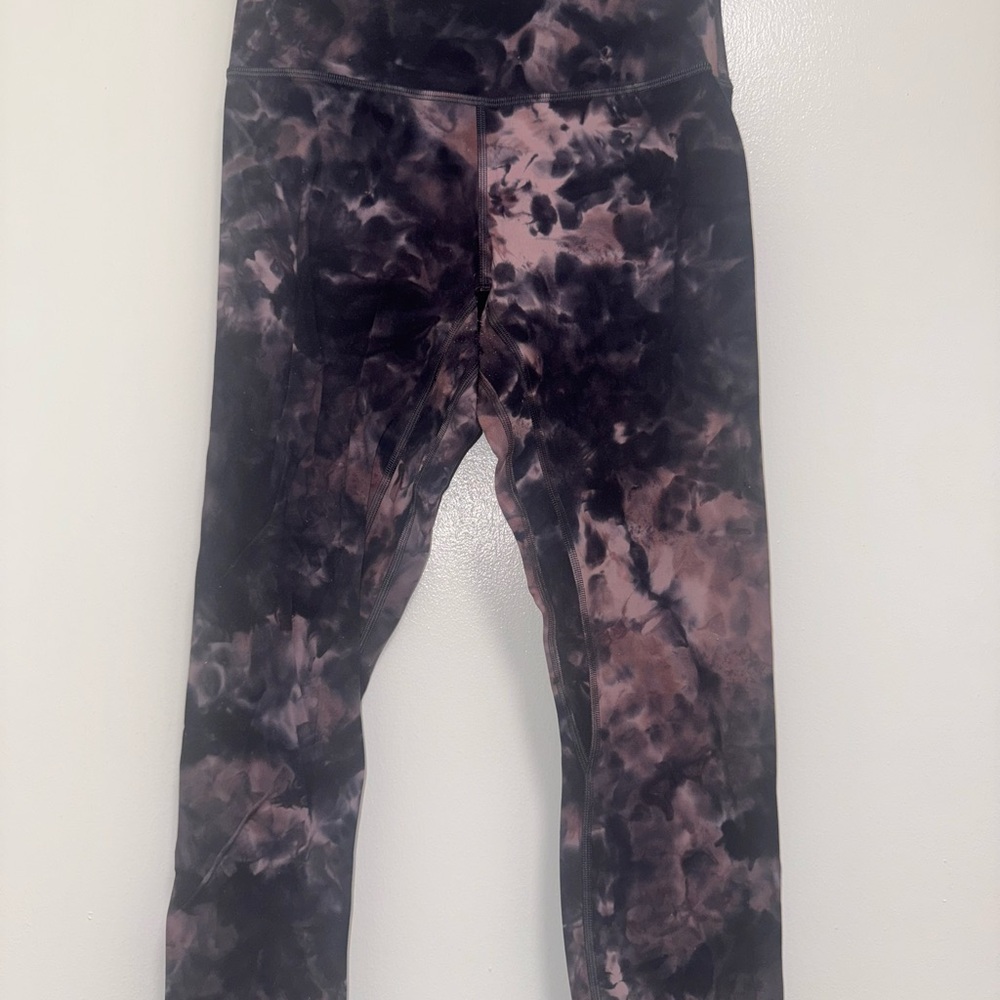 Lululemon Athletica Black and Pink Tie-Dye Leggings size 6 25”